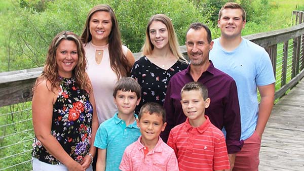 Chiropractor Eagan MN Shelly Recer With Family